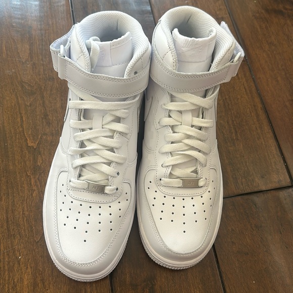 Nike Shoes - New Nike Women’s Air Force 1 ‘07 Mid